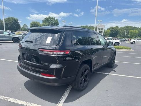 Used 2023 Jeep Grand Cherokee L Limited w/ Luxury Tech Group II AWD/4WD image 4