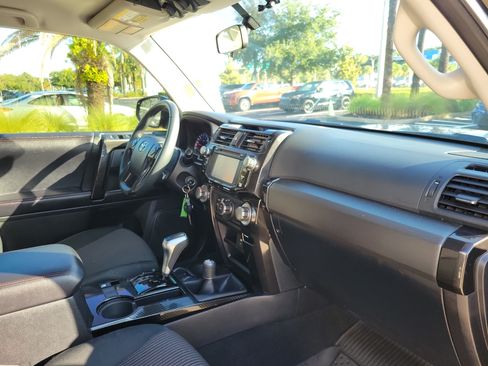 Used 2017 Toyota 4Runner TRD Off-Road AWD/4WD image 35