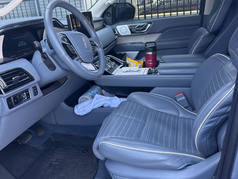 Used 2024 Lincoln Navigator Black Label image 8