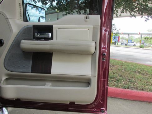 Used 2006 Lincoln Mark LT 2WD image 23