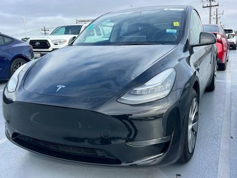 Used 2021 Tesla Model Y Long Range AWD/4WD image 2
