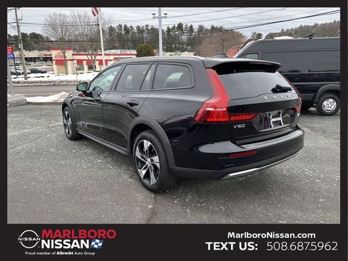 Used 2024 Volvo V60 B5 Cross Country Plus image 6