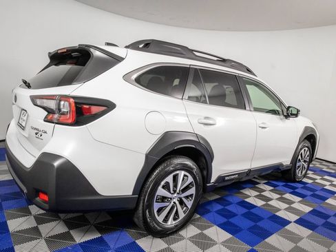 Used 2025 Subaru Outback Premium AWD/4WD image 5