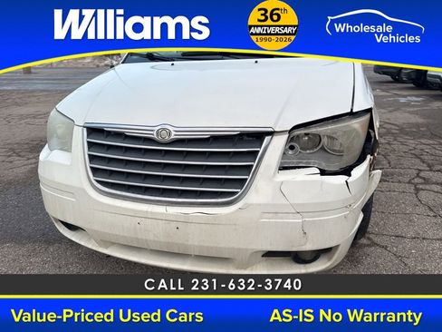 Used 2009 Chrysler Town & Country Touring image 23