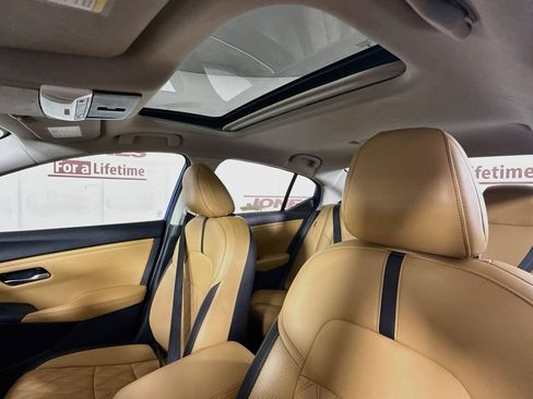 Used 2024 Nissan Sentra SV w/ SV Premium Package FWD image 11