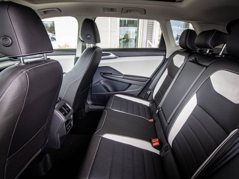 New 2026 Volkswagen Taos SEL image 27