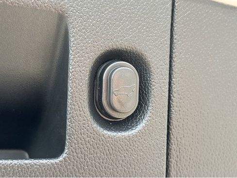 Used 2020 GMC Yukon XL Denali RWD image 13