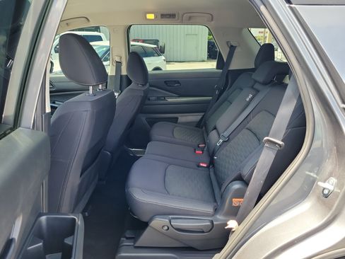 Certified 2024 Nissan Pathfinder SV FWD image 14