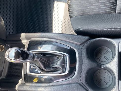 Used 2018 Nissan Rogue S FWD image 19