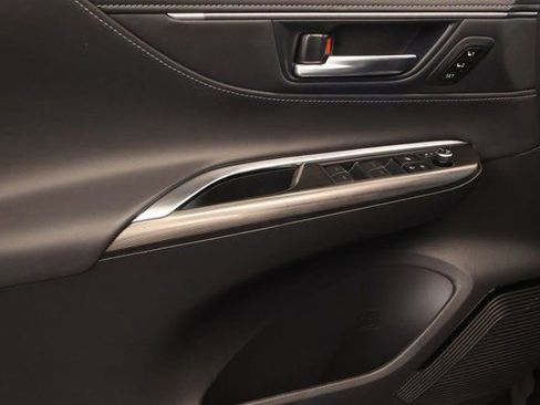 Certified 2024 Toyota Venza Limited AWD/4WD image 9