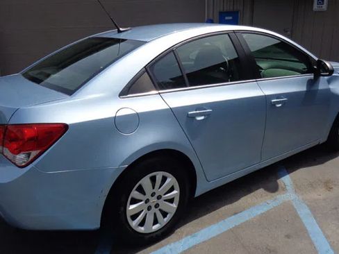 Used 2011 Chevrolet Cruze LS w/ Connectivity Package FWD image 4