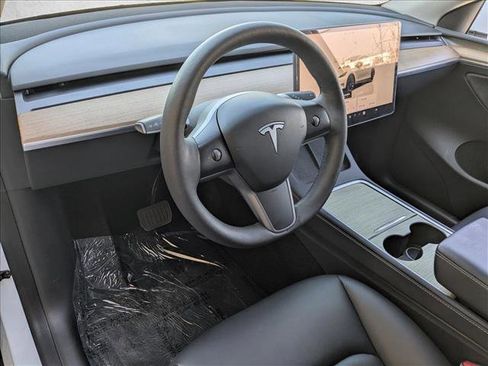 Used 2023 Tesla Model Y Long Range image 10