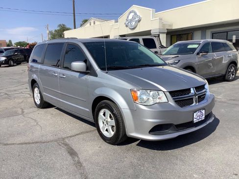 Used 2013 Dodge Grand Caravan SXT FWD image 1