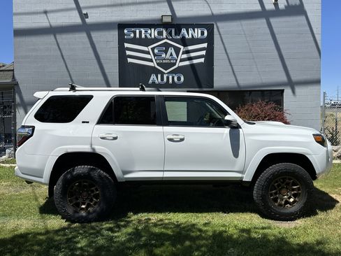 Used 2023 Toyota 4Runner SR5 image 5