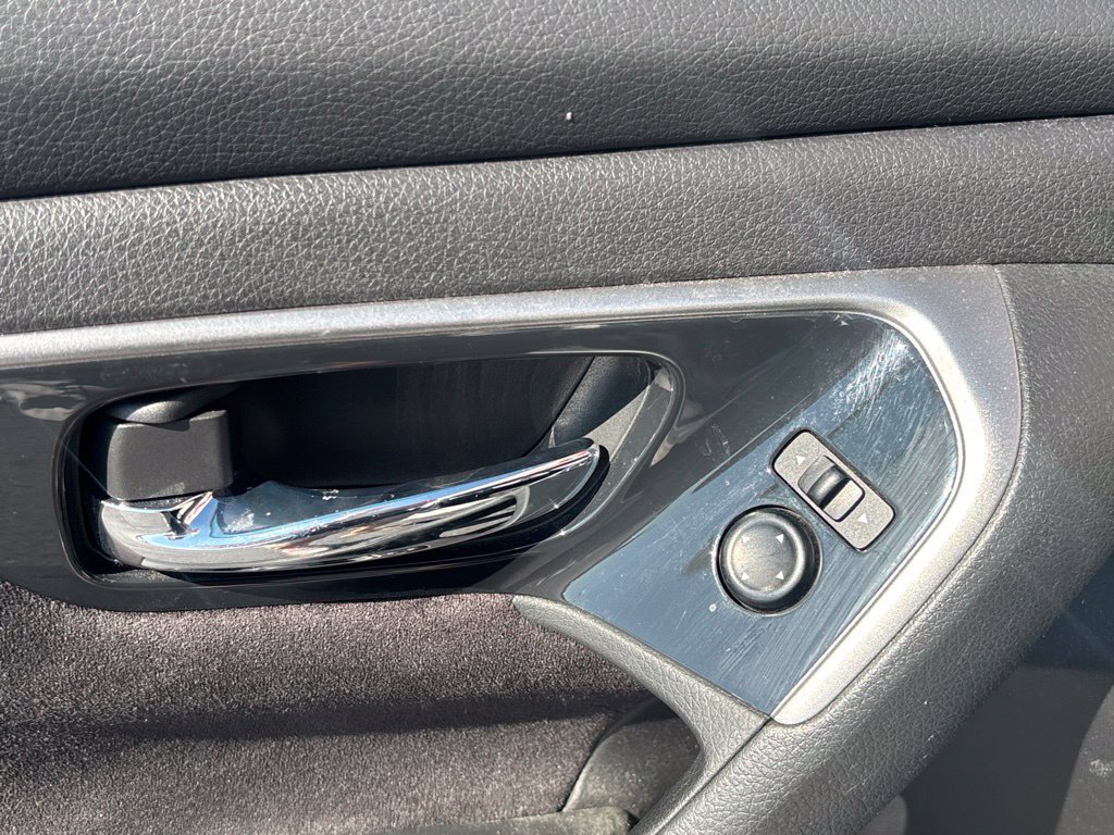 Used 2013 Nissan Altima 2.5 S FWD image 9