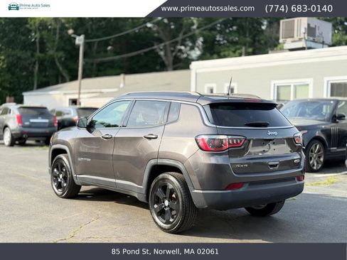 Used 2018 Jeep Compass Latitude AWD/4WD image 5