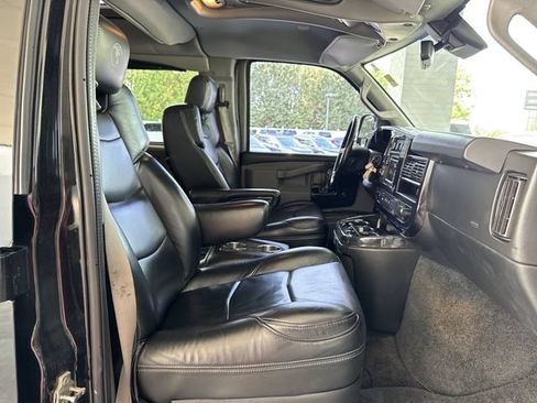 Used 2020 GMC Savana 2500 Extended w/ Enhanced Convenience Package RWD image 29