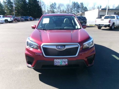 Used 2020 Subaru Forester Premium image 8