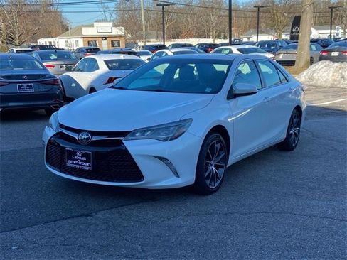 Used 2015 Toyota Camry XSE image 8