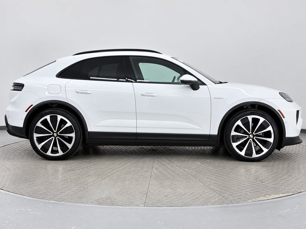 Used 2026 Porsche Macan 4 Electric AWD/4WD image 7