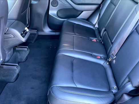 Used 2022 Tesla Model Y Performance image 16