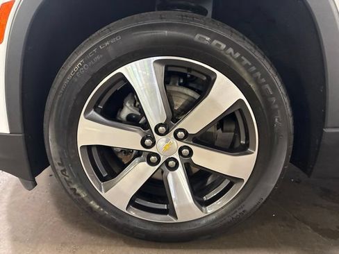 Used 2023 Chevrolet Traverse LT w/ LT Premium Package AWD/4WD image 7
