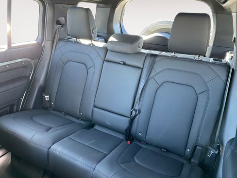 Used 2025 Land Rover Defender 110 S image 11