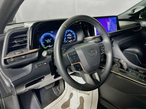 Certified 2023 Toyota Crown Platinum AWD/4WD image 9