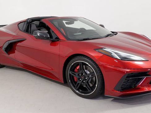 Used 2021 Chevrolet Corvette Stingray w/ Z51 Performance Package image 11