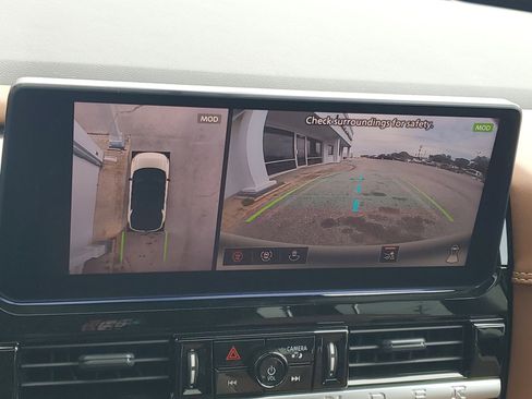 New 2026 Nissan Pathfinder Platinum image 9