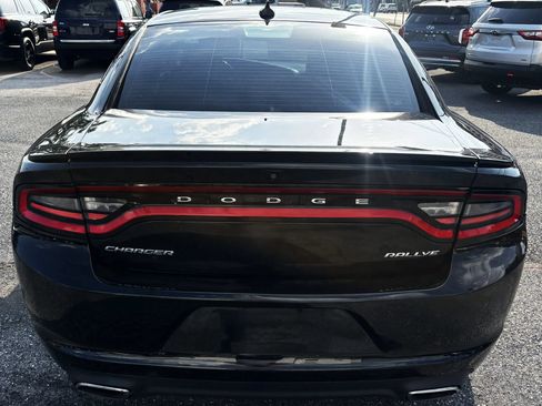 Used 2015 Dodge Charger SXT RWD image 37