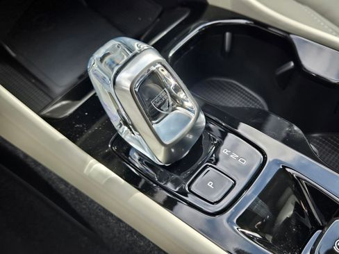 New 2026 Volvo XC40 B5 Plus w/ Protection Package Premier image 18