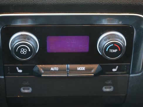 Used 2022 Chevrolet Suburban High Country image 23