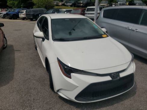 Used 2021 Toyota Corolla LE w/ LE Convenience Package FWD image 4