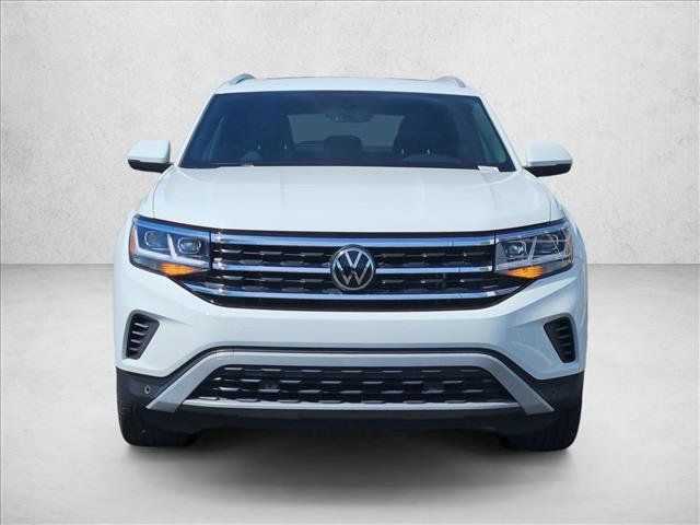 Used 2021 Volkswagen Atlas Cross Sport SE w/ Panoramic Sunroof Package FWD image 2