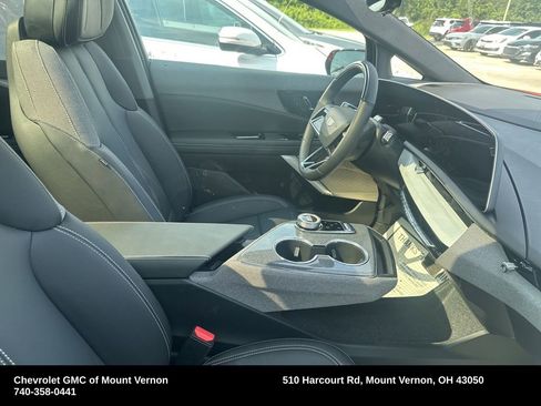 Used 2025 Cadillac Optiq Sport 1 w/ LPO, ONYX Package image 13