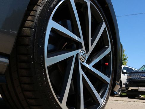 Used 2019 Volkswagen Golf 4-Door AWD/4WD image 8