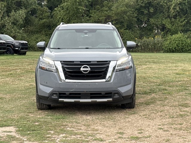 Used 2023 Nissan Pathfinder Platinum AWD/4WD image 2