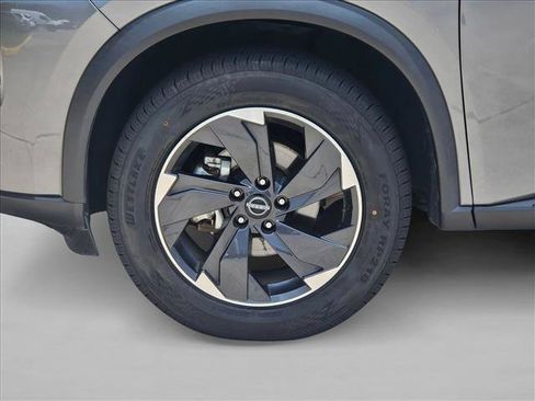 Used 2024 Nissan Rogue SV FWD image 14