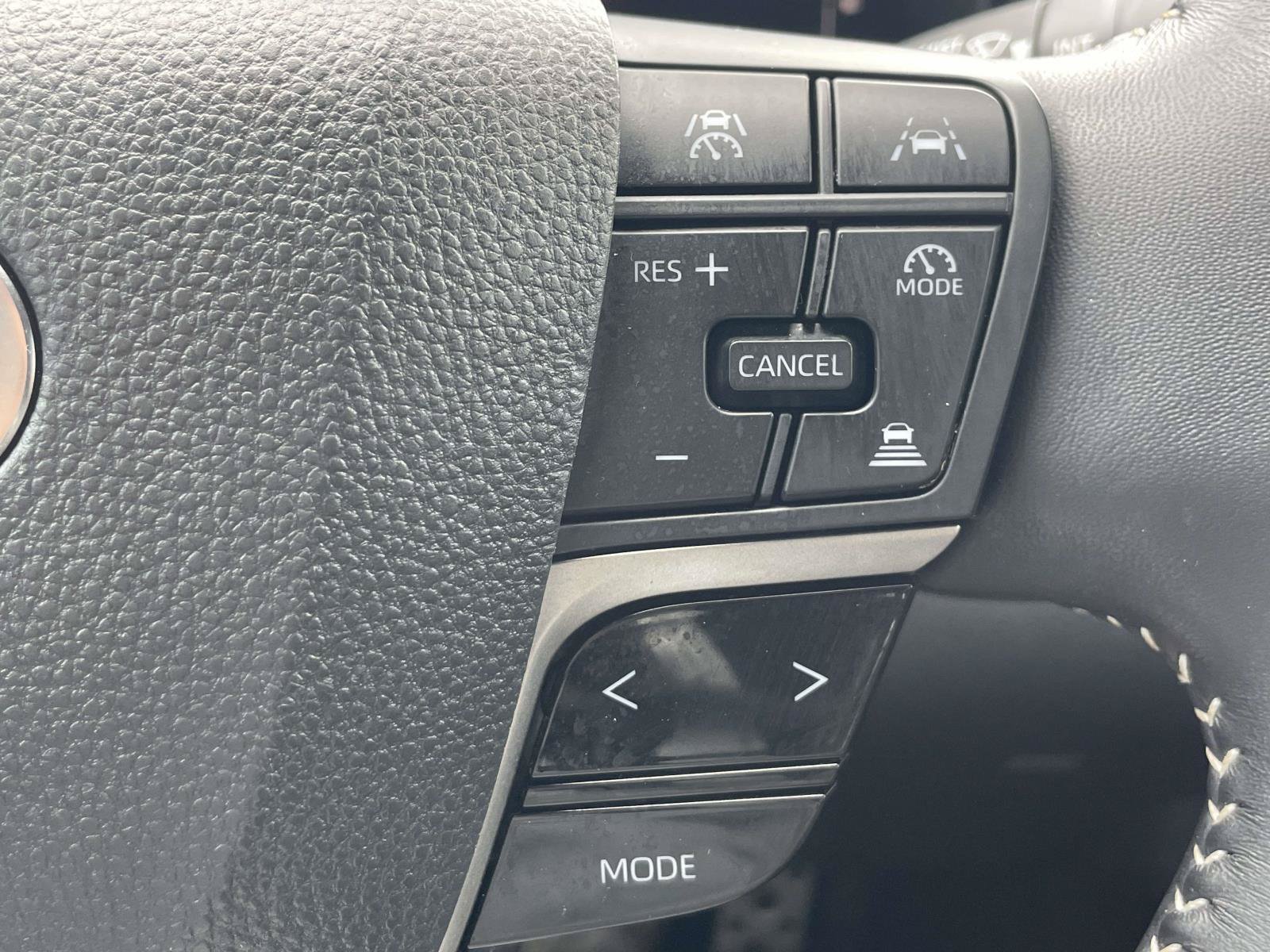 Used 2025 Toyota Camry SE FWD image 19