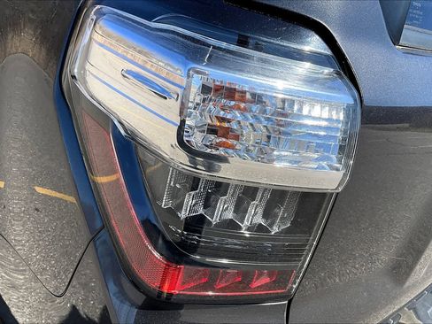 Used 2016 Toyota 4Runner SR5 AWD/4WD image 28
