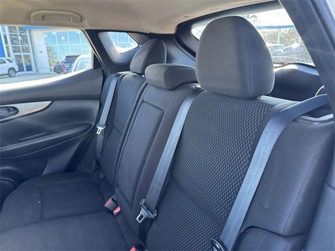 Used 2021 Nissan Rogue Sport S image 26