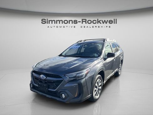 Used 2023 Subaru Outback Premium image 3