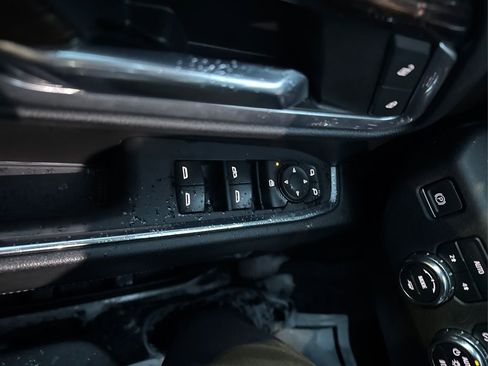 Used 2023 GMC Sierra 1500 Elevation image 32