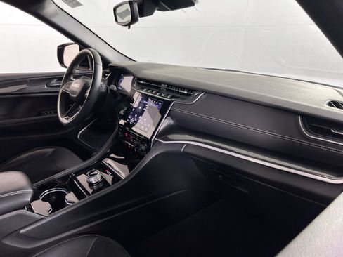 Used 2022 Jeep Grand Cherokee Altitude image 27