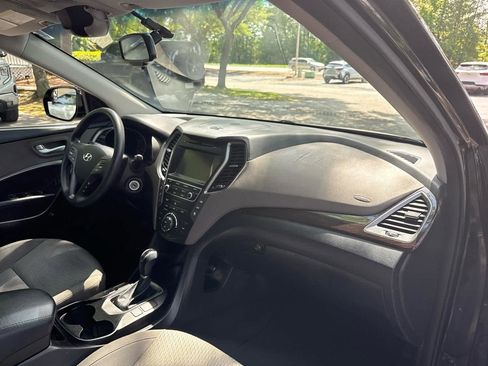 Used 2017 Hyundai Santa Fe SE FWD image 18