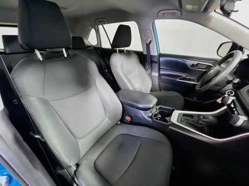 Used 2020 Toyota RAV4 LE FWD image 28