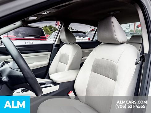 Used 2025 Nissan Altima 2.5 SV FWD image 10