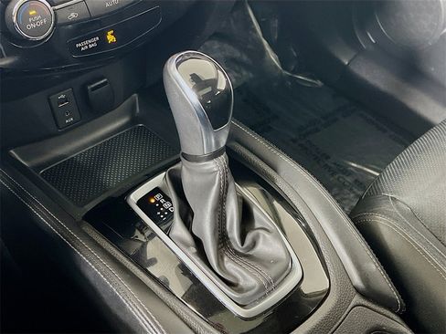 Used 2017 Nissan Rogue Sport SL w/ SL Premium Package image 17