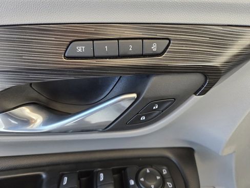 Used 2023 GMC Terrain SLT image 13